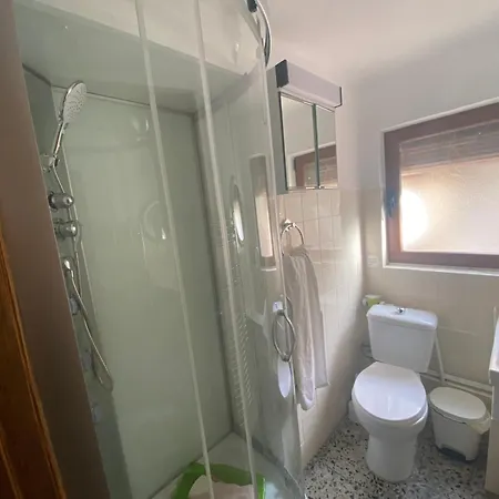 Casa De En Centro - 6 Plazas بيت للعطل